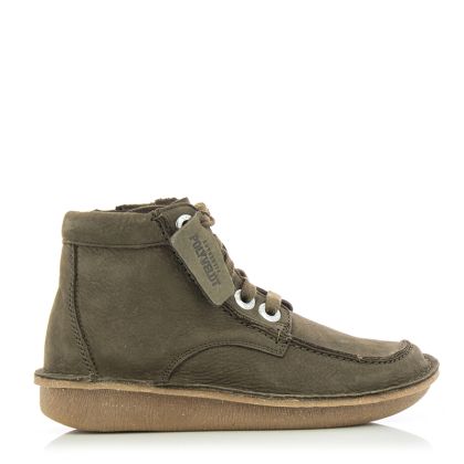 Дамски Равни Боти  CLARKS - 26173886 FUNNY CEDAR DARK OLIVE NUB