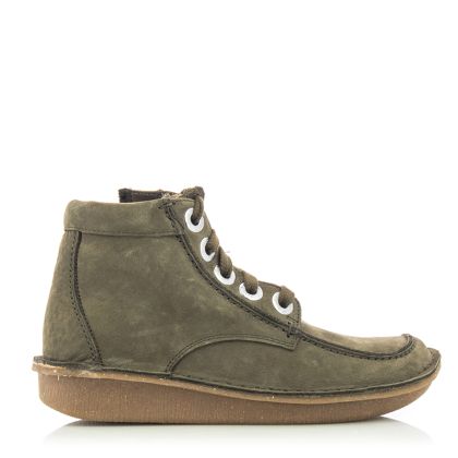 Дамски Равни Боти CLARKS - 26173886 FUNNY CEDAR DARK OLIVE