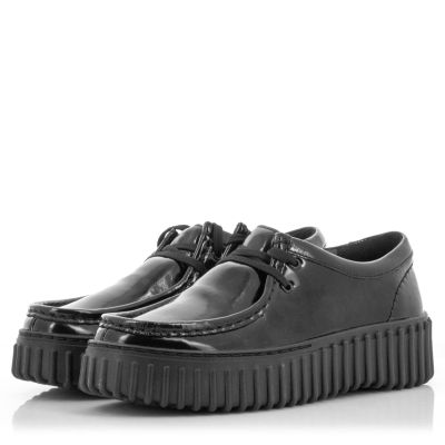 Дамски Ежедневни CLARKS - 26179111 TORHILL BEE BLACK PAT
